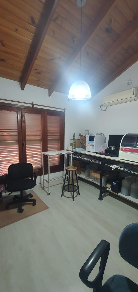 Casa con Oficinas a La Venta 3