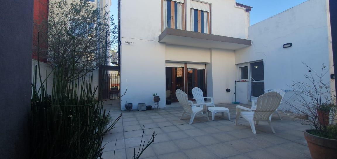 Casa con Oficinas a La Venta 1