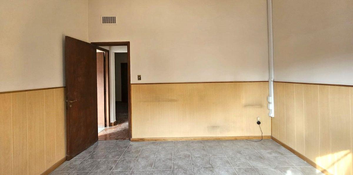 Foto de ALQUILAMOS CASA en importante esquina- APTA USO PROFESIONAL/RESIDENCIAL, imagen 1