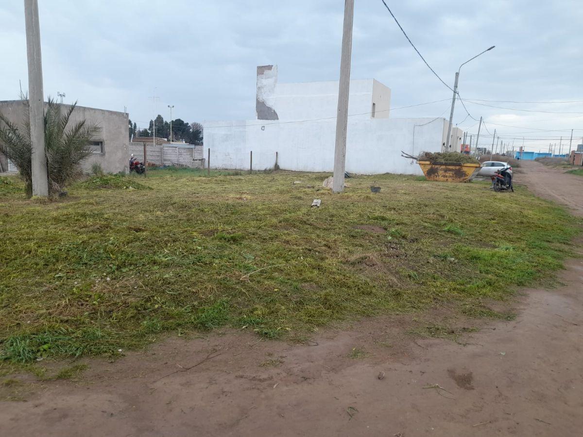 Foto de LOTE EN VENTA - AGUSTÍN ALVARÉZ Y KARAKACHOFF - BAHÍA BLANCA, imagen 2