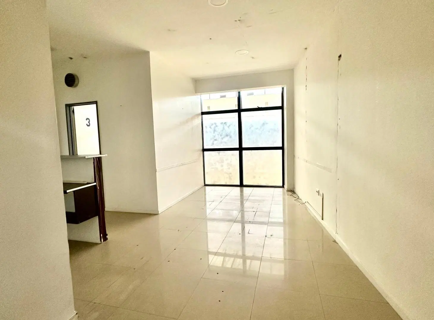 Oficina de 50m2 en complejo de oficinas y shopping Maschwitz Mall 3