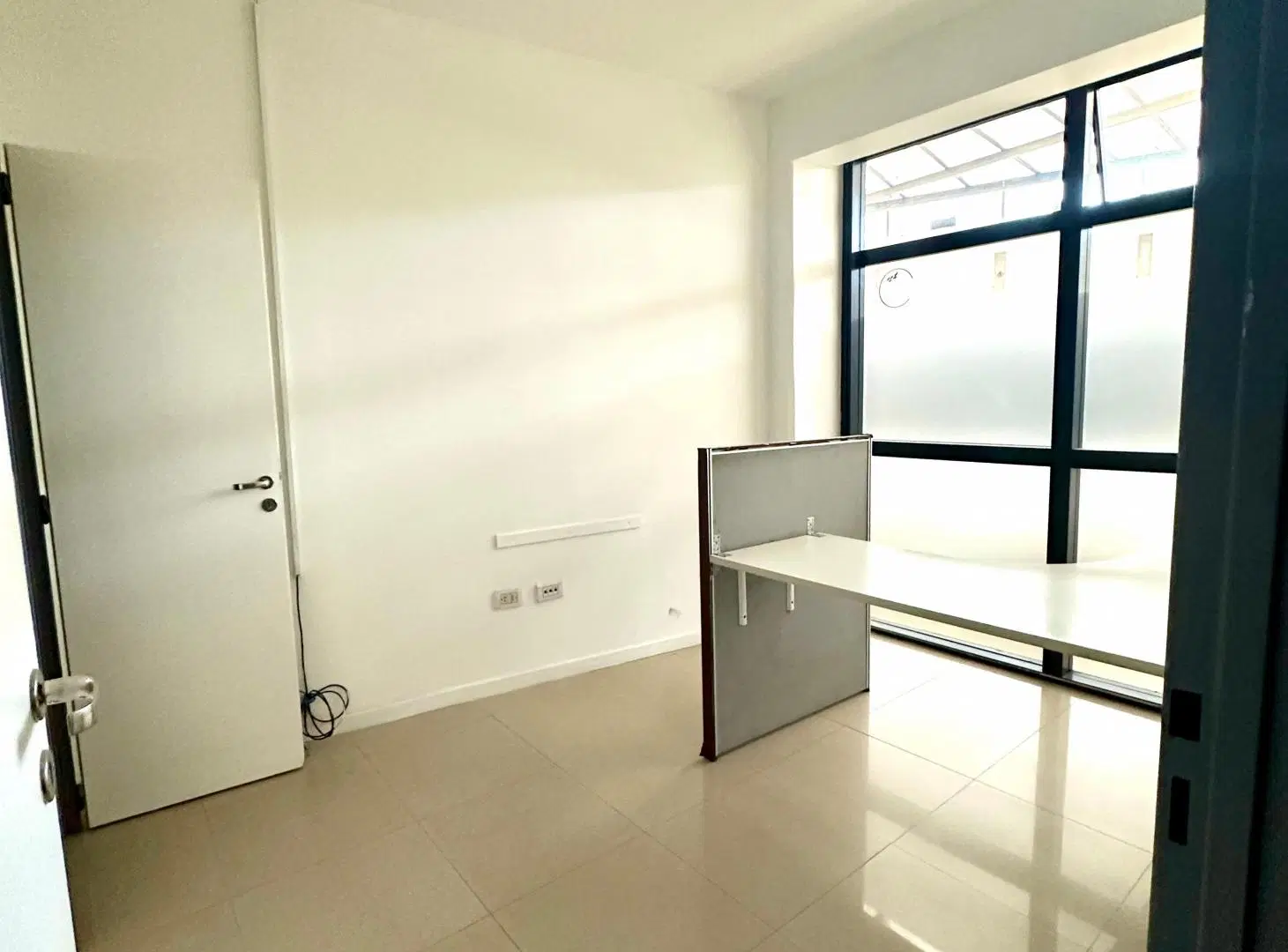 Oficina de 50m2 en complejo de oficinas y shopping Maschwitz Mall 5