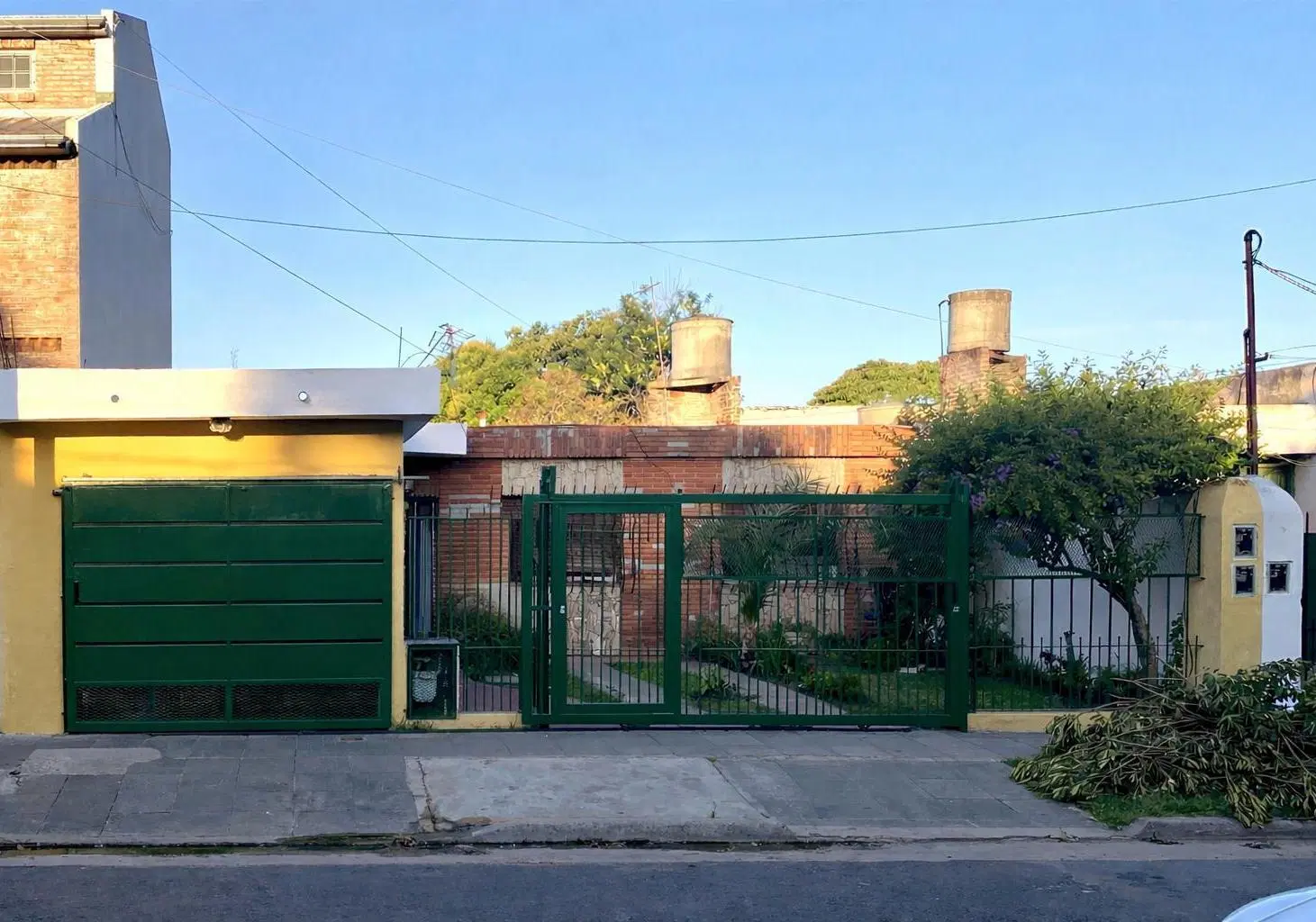 Casa con Gran Terreno en Venta | Ideal inversores, desarrolladores y familias | Berazategui Centro 3
