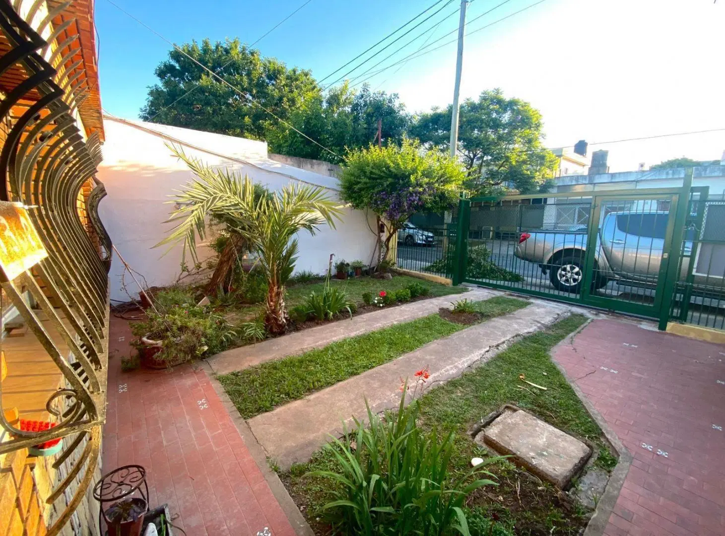 Casa con Gran Terreno en Venta | Ideal inversores, desarrolladores y familias | Berazategui Centro 2