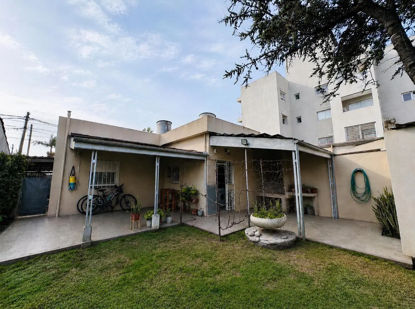 Oportunidad en Berazategui | Vivienda con potencial para consultorios, oficinas o uso profesional 4