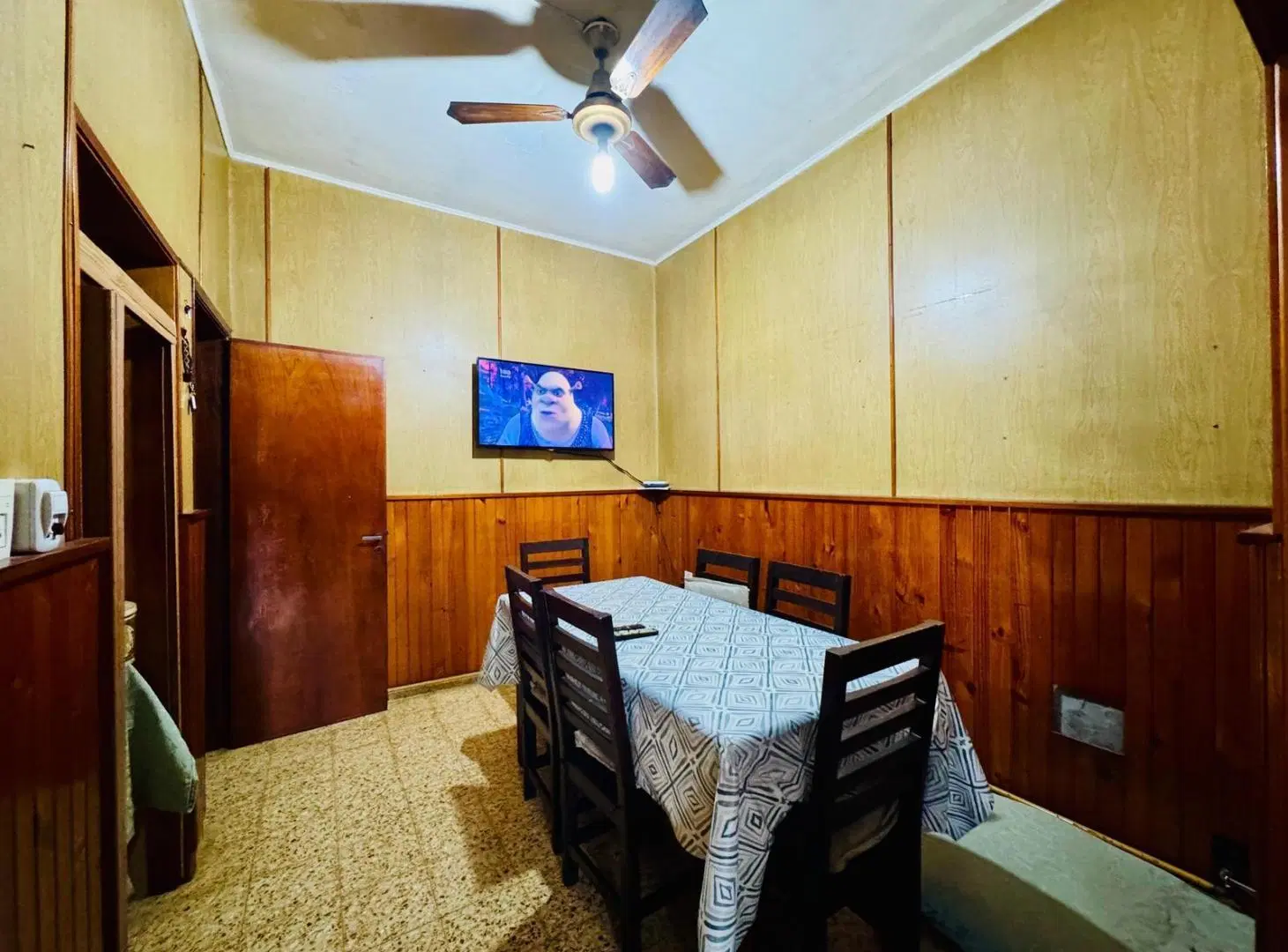 Oportunidad en Berazategui | Vivienda con potencial para consultorios, oficinas o uso profesional 3