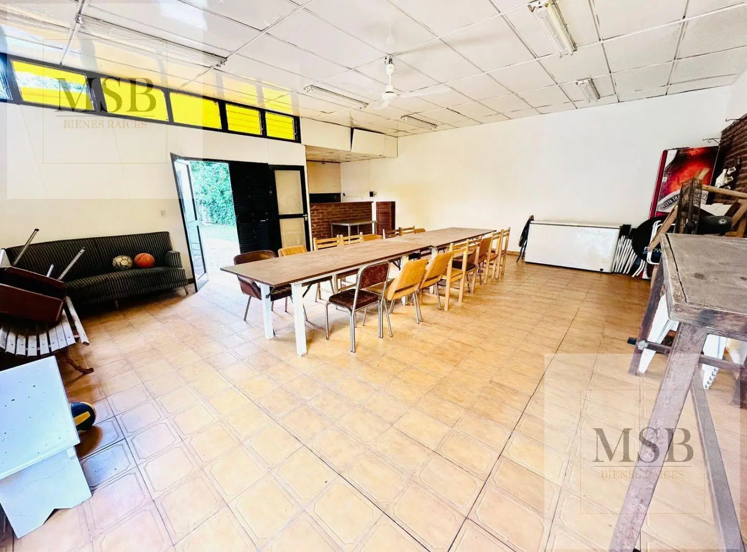 Casa 2 dormitorios con parque, pileta y cancha de tennis 8