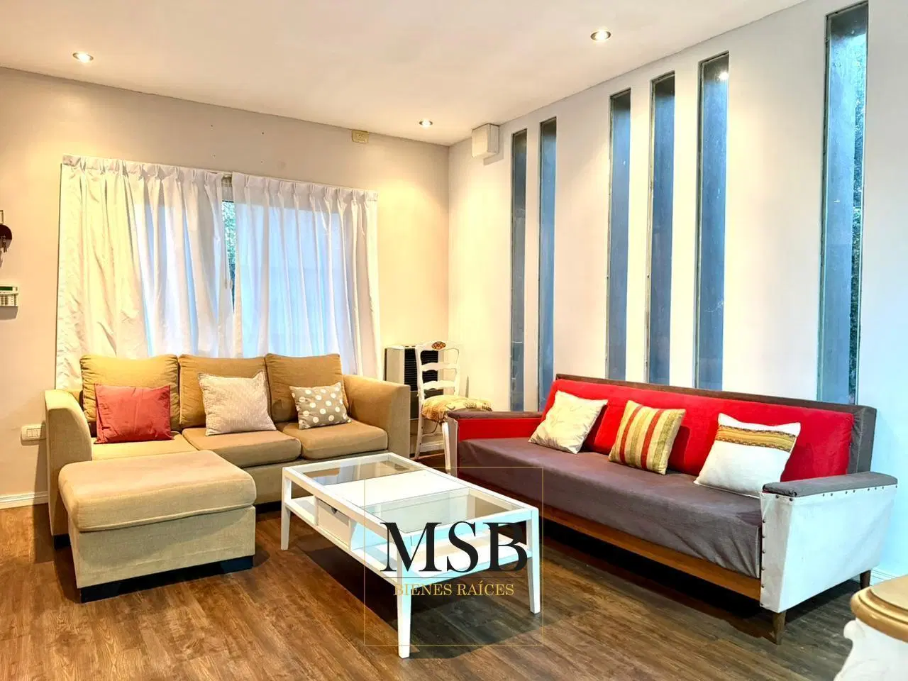 Casa de 3 dormitorios con parque y pileta en venta - Gonnet 2