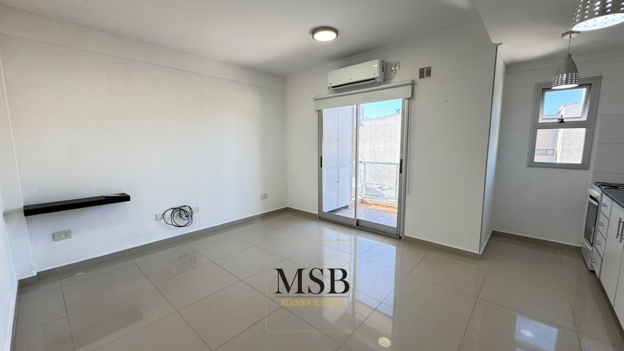 Foto de Departamento de un dormitorio con cochera en alquiler, 39 e 9 y 10, imagen 4
