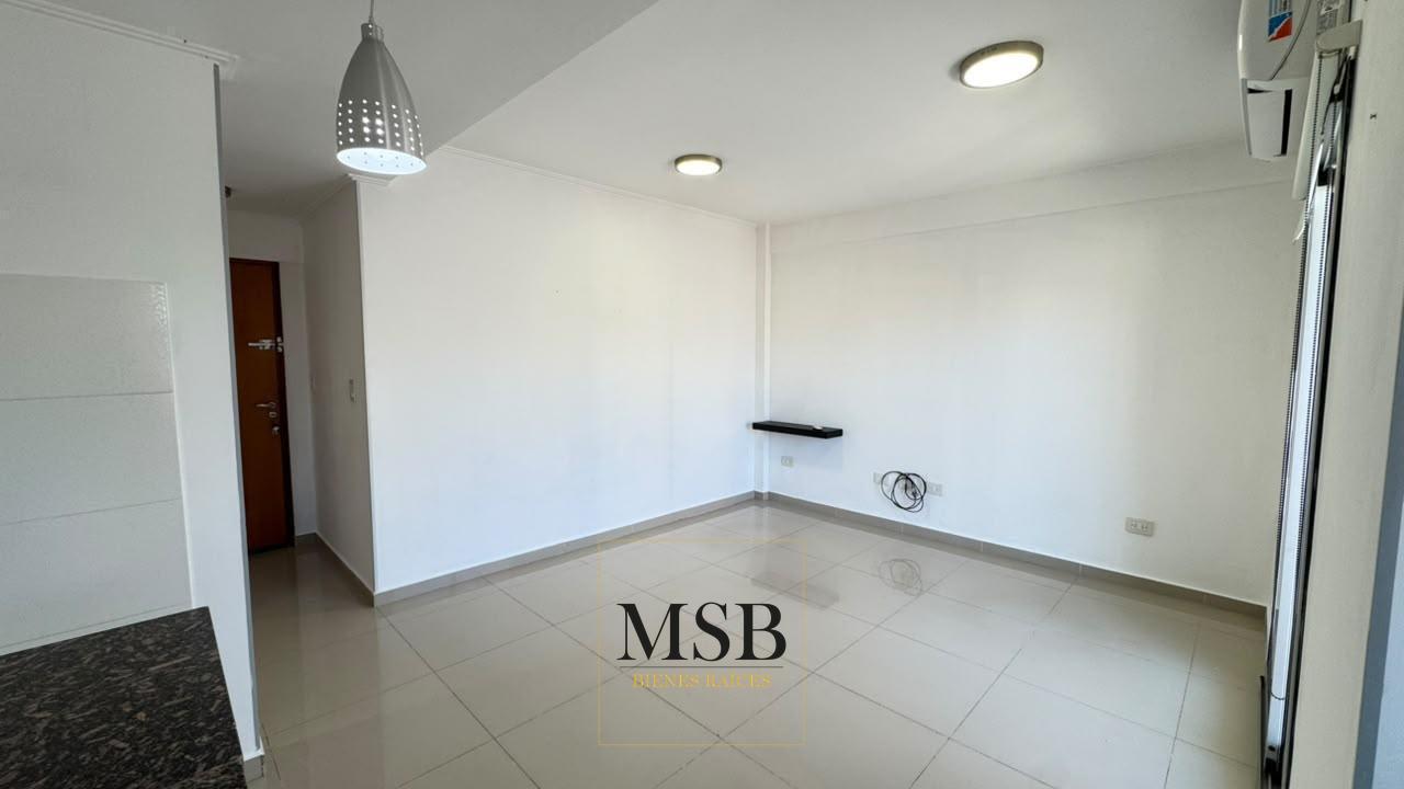 Foto de Departamento de un dormitorio con cochera en alquiler, 39 e 9 y 10, imagen 2