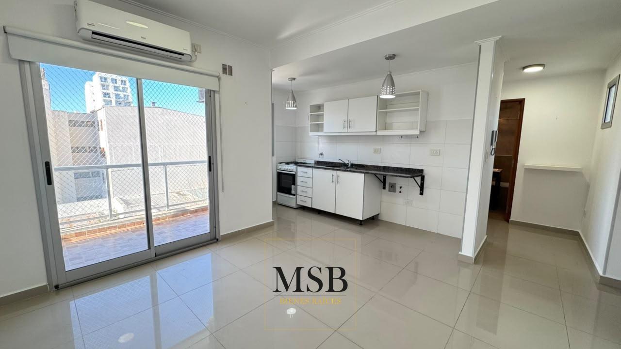 Foto de Departamento de un dormitorio con cochera en alquiler, 39 e 9 y 10, imagen 1