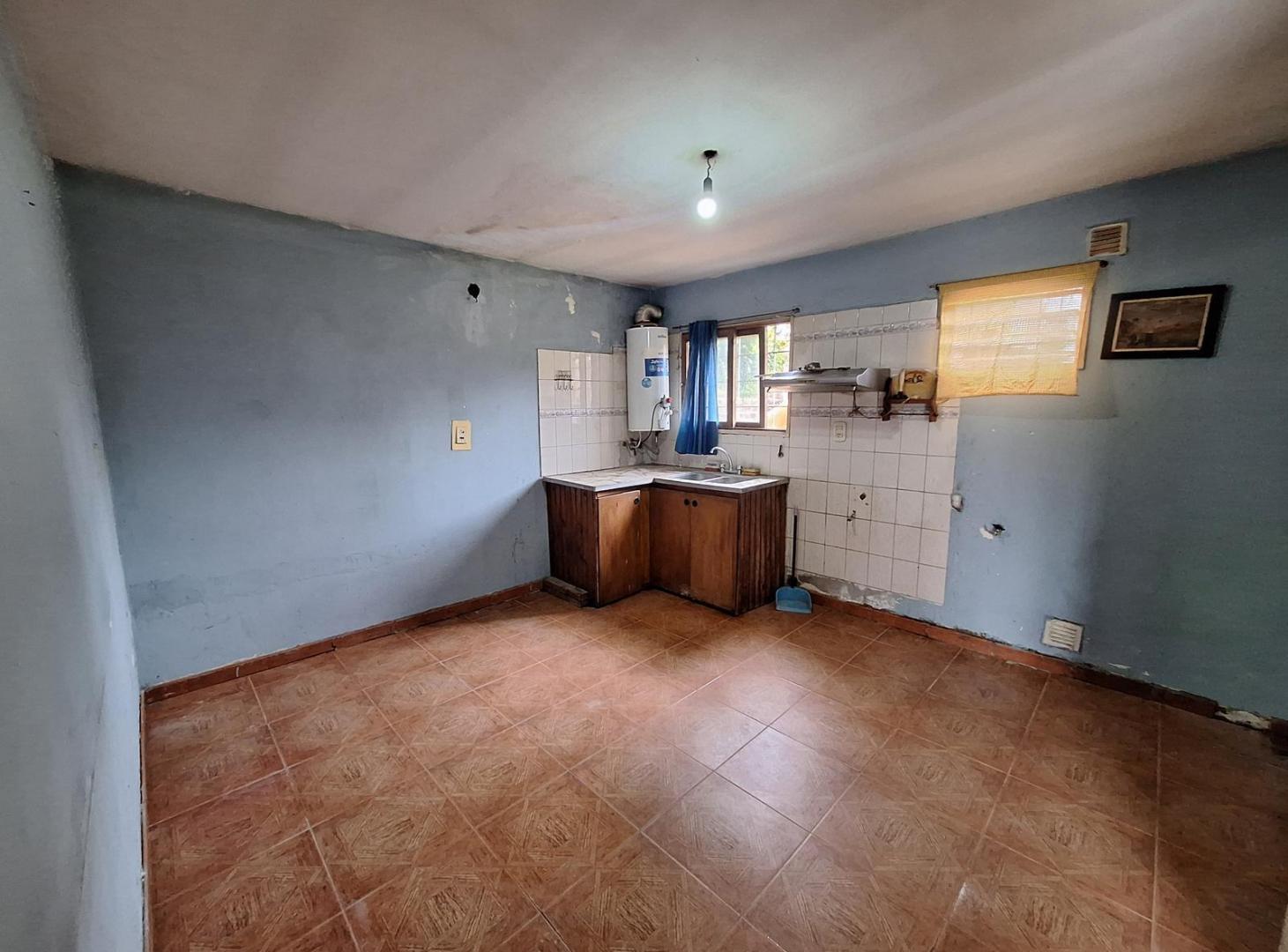 Foto de Casa en venta de dos ambientes y parque, imagen 2
