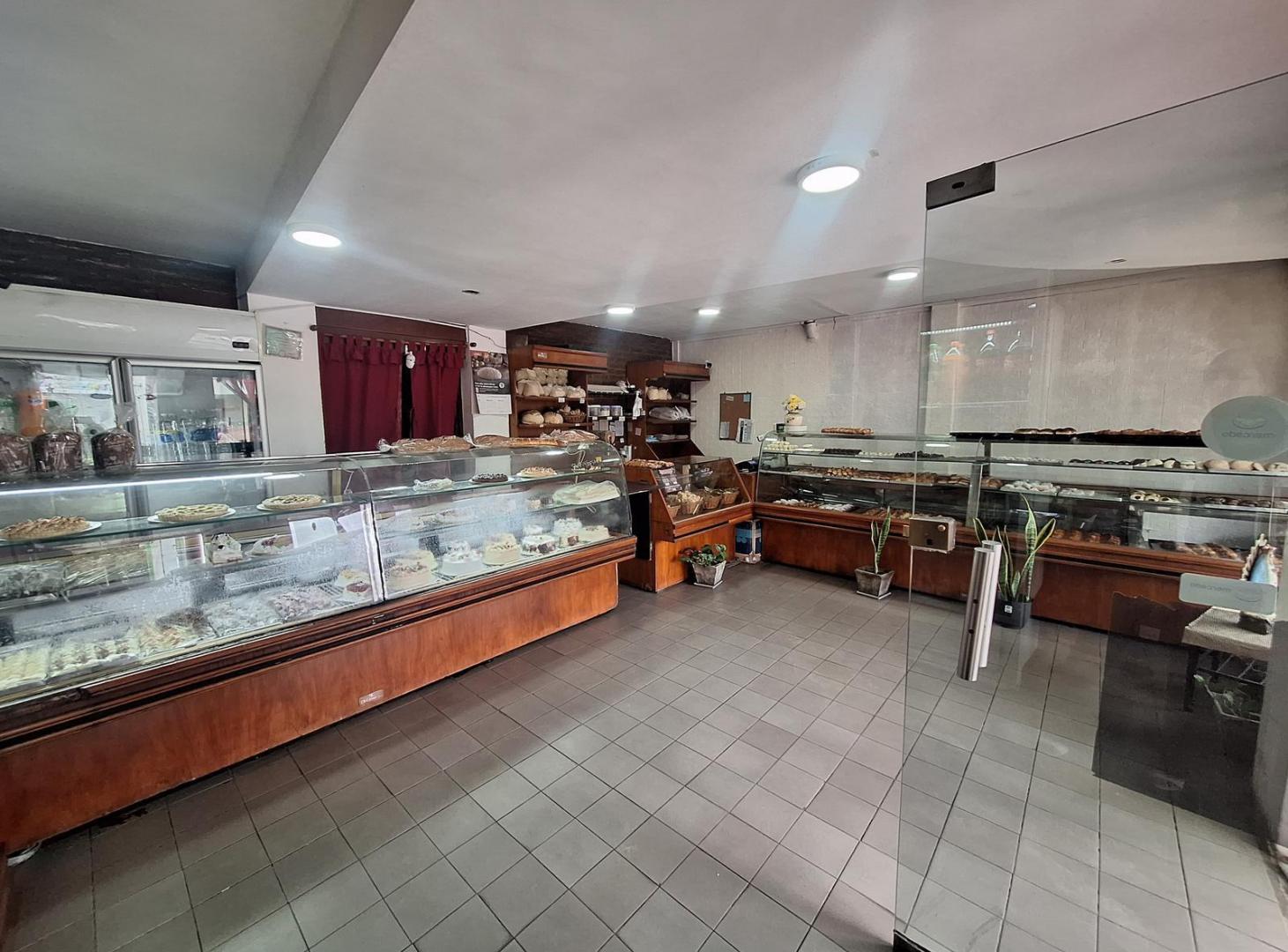 Foto de Local comercial (EQUIPADO)+ Departamento en PA., imagen 3