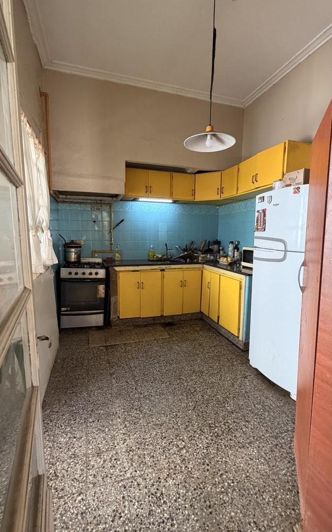 Foto de Casa a refaccionar de tres dormitorios en 59 entre 19 y 20 La Plata, imagen 4
