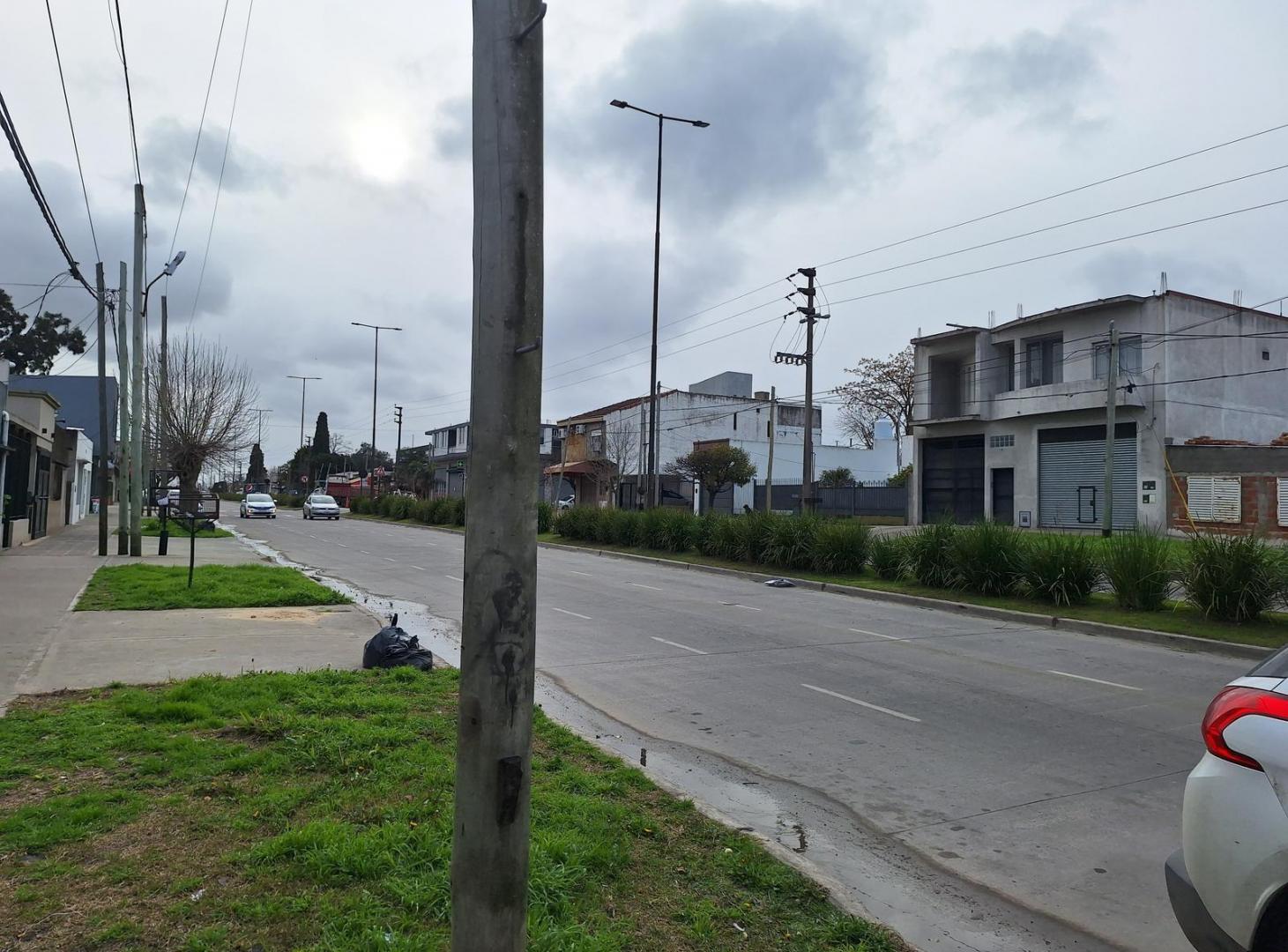 Foto de TERRENO EN VENTA CON CONSTRUCCION A REFACCIONAR O DEMOLER, imagen 2