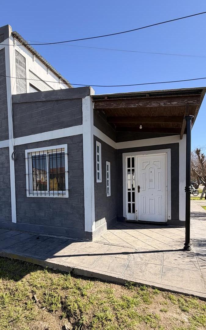 Casa con departamento en venta en Villa Elvira La Plata