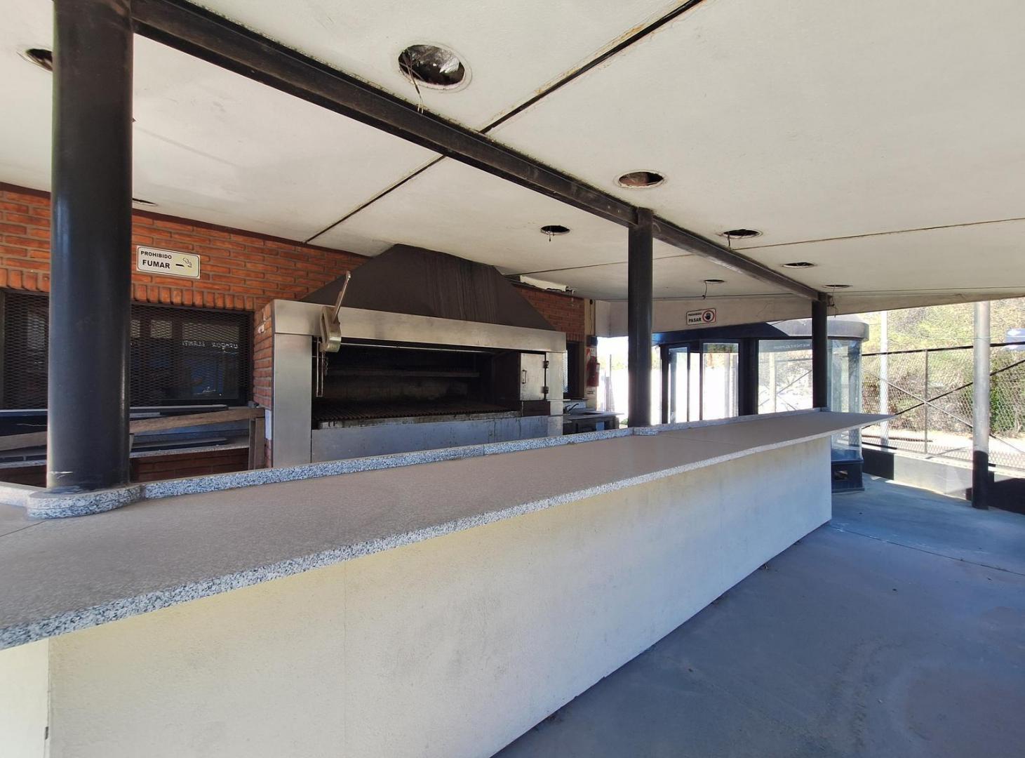 Foto de Local comercial en venta ( PARRILLA)+salón+ cocheras, imagen 3