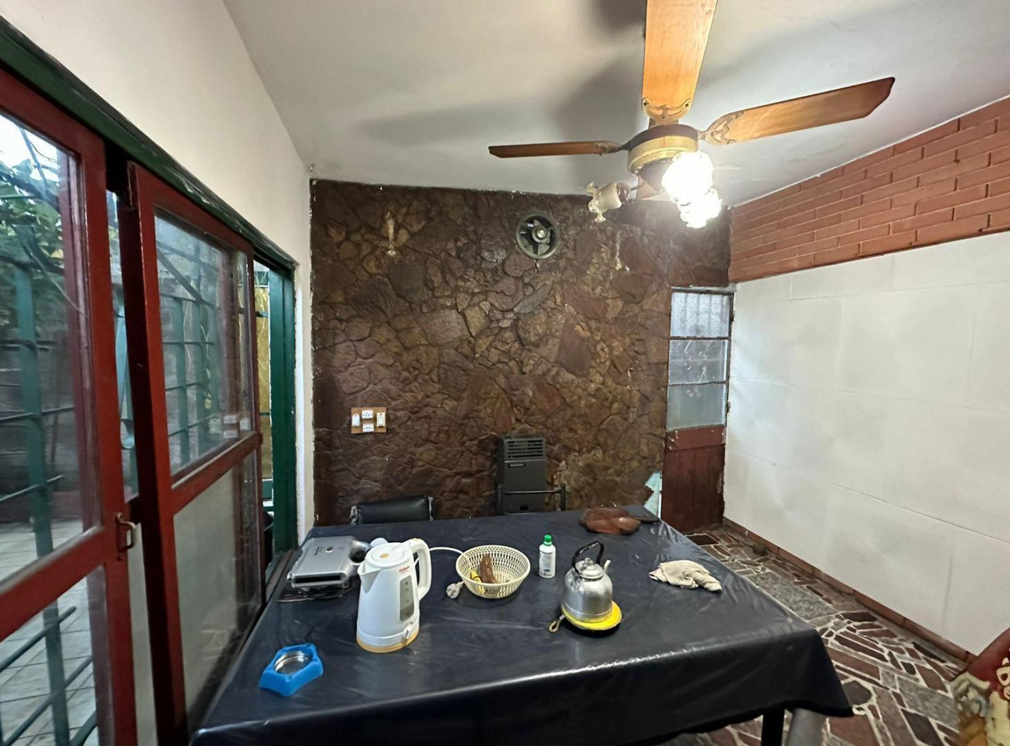 Foto de Casa 2 dormitorios a refaccionar con patio | Ensenada, imagen 2