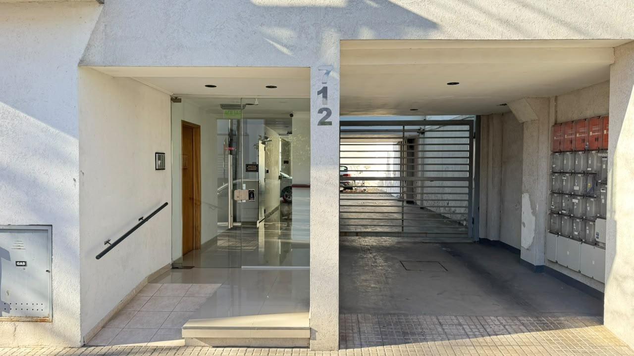 Foto de Departamento de un dormitorio con cochera en alquiler, 39 e 9 y 10, imagen 3