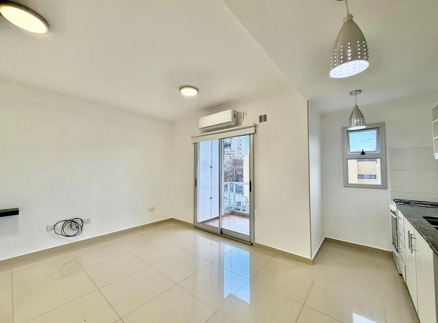 Foto de Departamento de un dormitorio con cochera en alquiler, 39 e 9 y 10, imagen 2