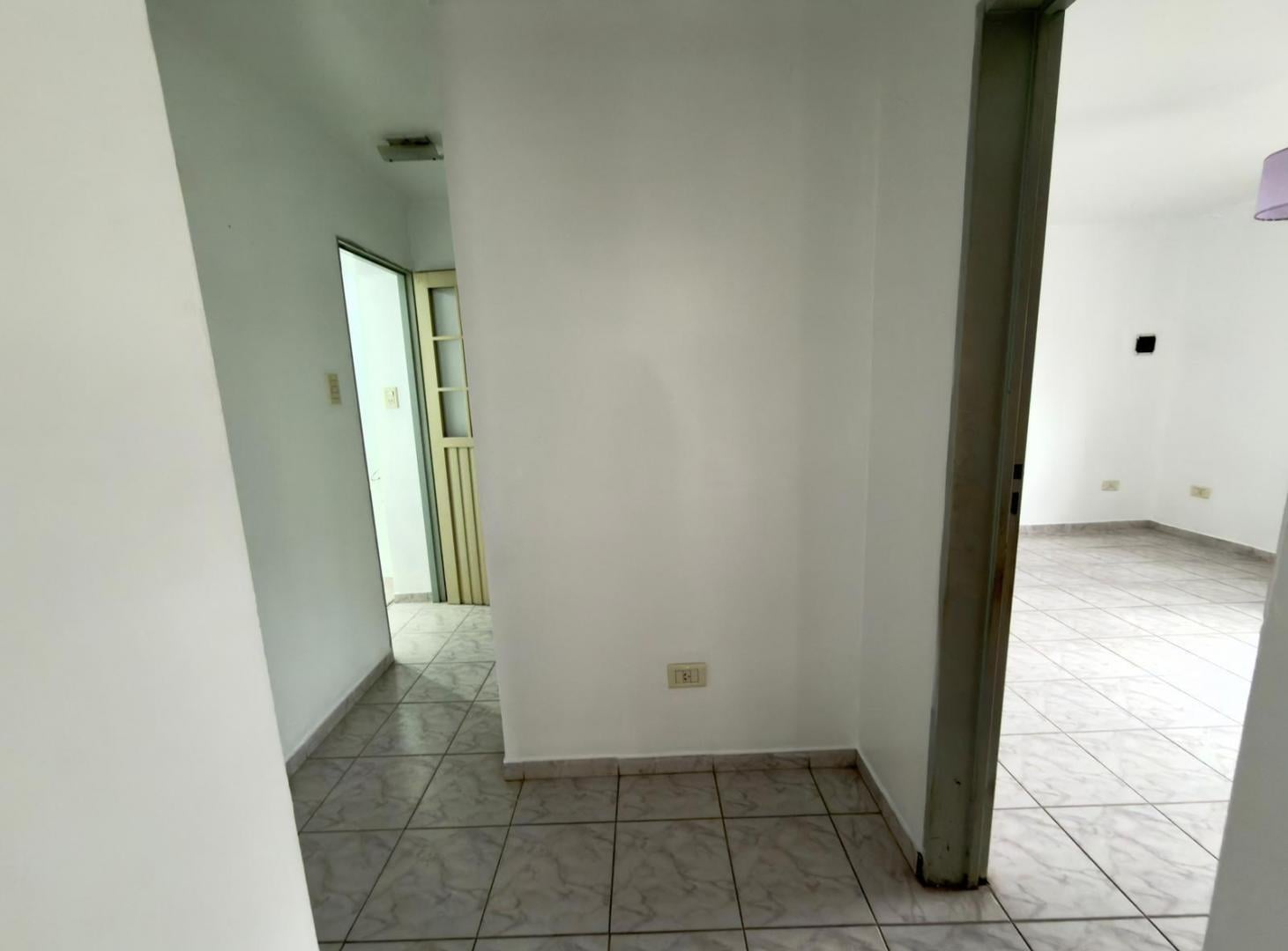 Foto de PH de 1 dormitorio en alquiler - Los Hornos, imagen 4