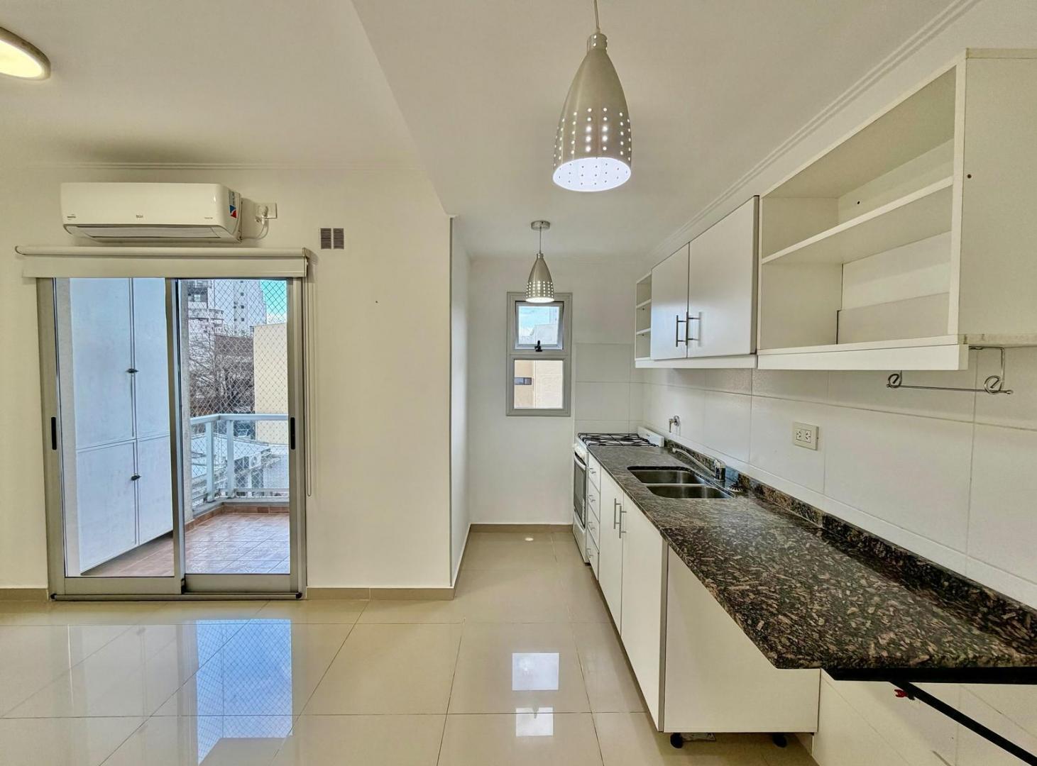 Foto de Departamento de un dormitorio con cochera en alquiler, 39 e 9 y 10, imagen 1