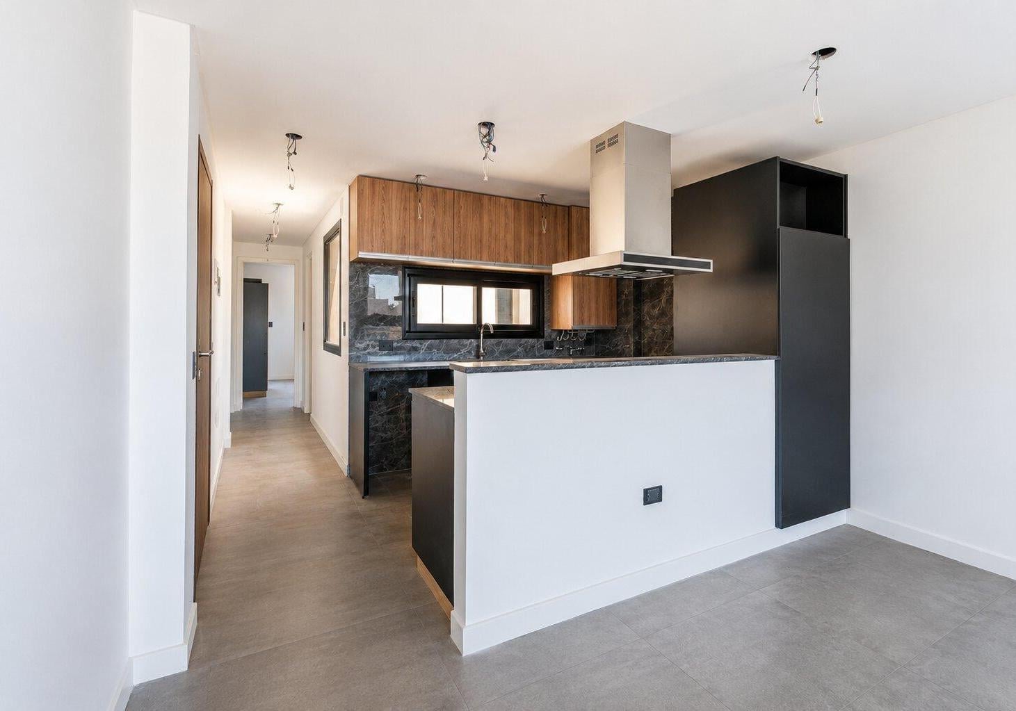 Foto de Departamento Semipiso 2 Ambientes con Cochera y Baulera,, -Zona Güemes, imagen 1