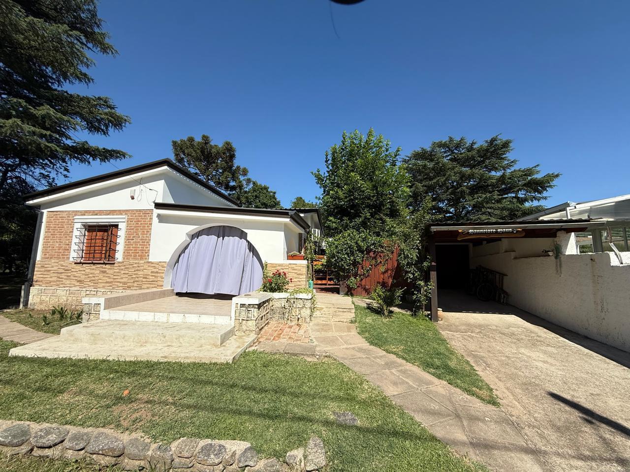 Casa céntrica en Villa General Belgrano, ubicación premium, todos los servicios.