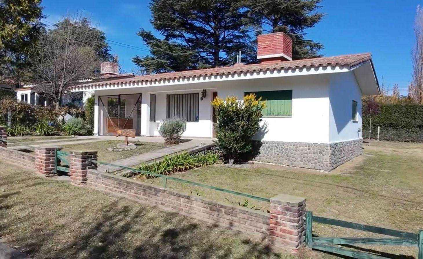Oportunidad - Dos viviendas en un mismo lote, cerca del centro.