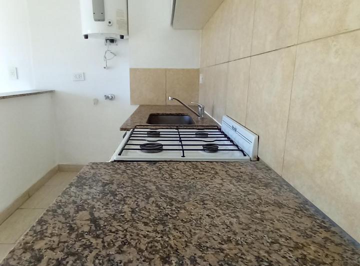 DUEÑO Alquila Dpto 2 dorm con cochera en centro de Cipolletti. 4