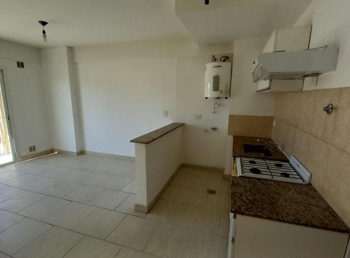 DUEÑO Alquila Dpto 2 dorm con cochera en centro de Cipolletti. 5