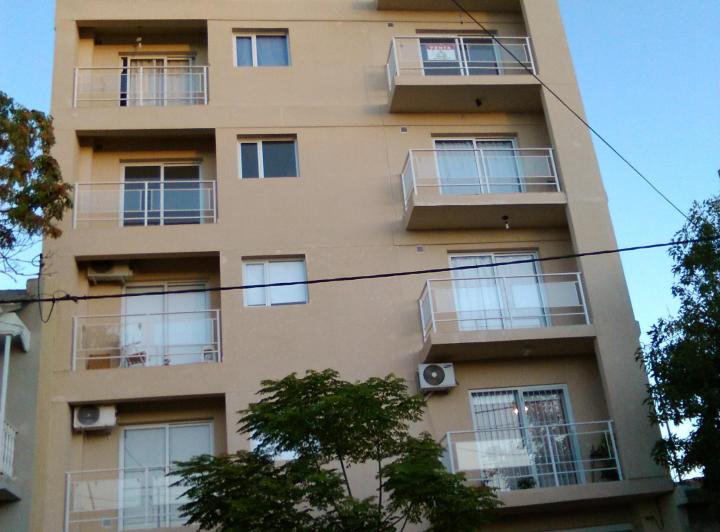 DUEÑO Alquila Dpto 2 dorm con cochera en centro de Cipolletti. 1