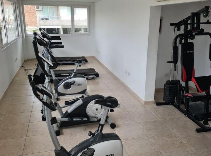 DUEÑO Alquila Dpto 1 dorm con cochera en centro de Cipolletti. 2