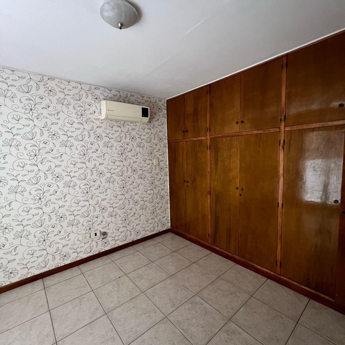 Casa Esquina en Carrodilla, Calle Haiti y Bolivia 5