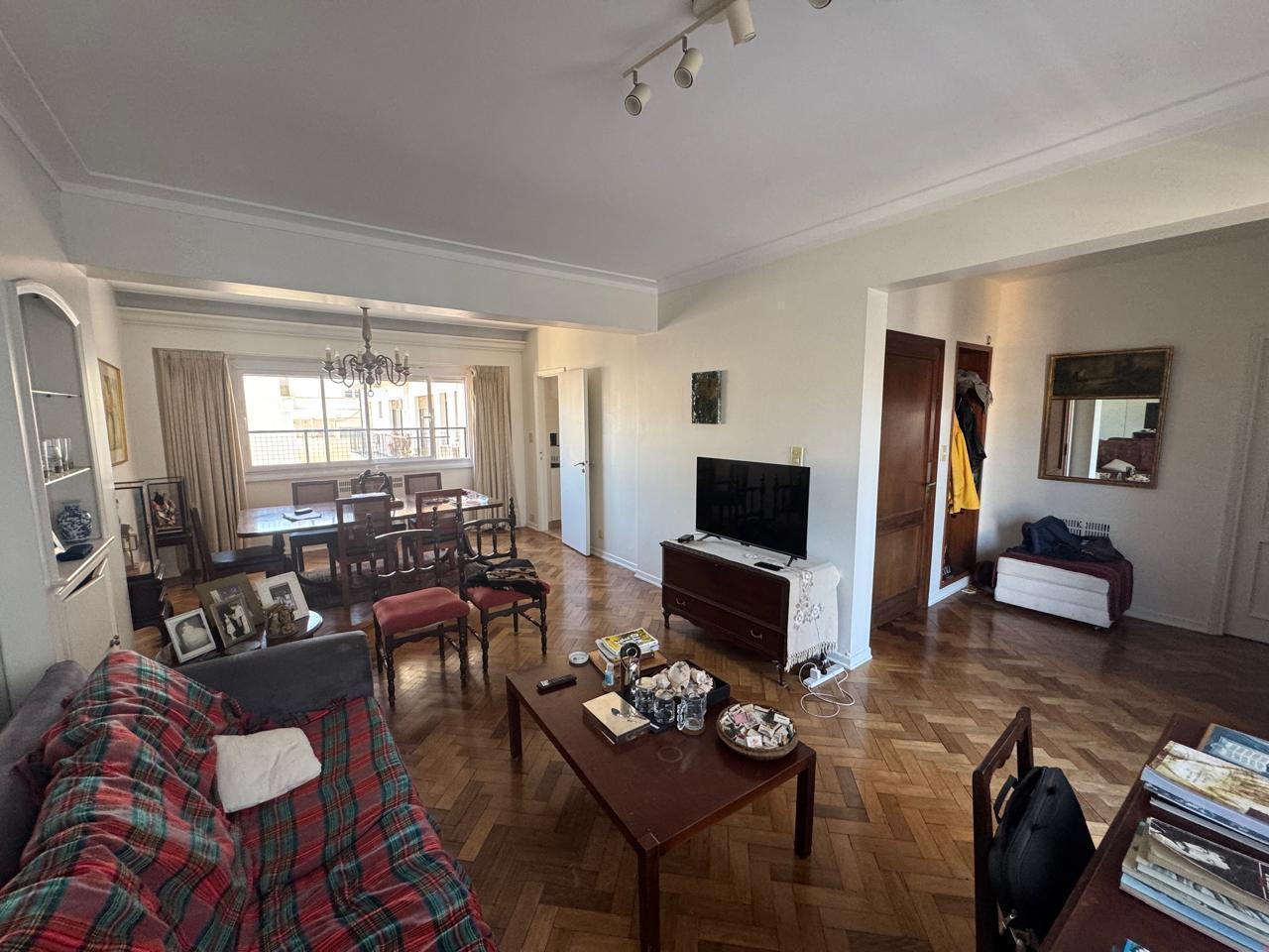 Excepcional departamento 4 ambientes dependencia - AV. Callao y Arenales - Recoleta