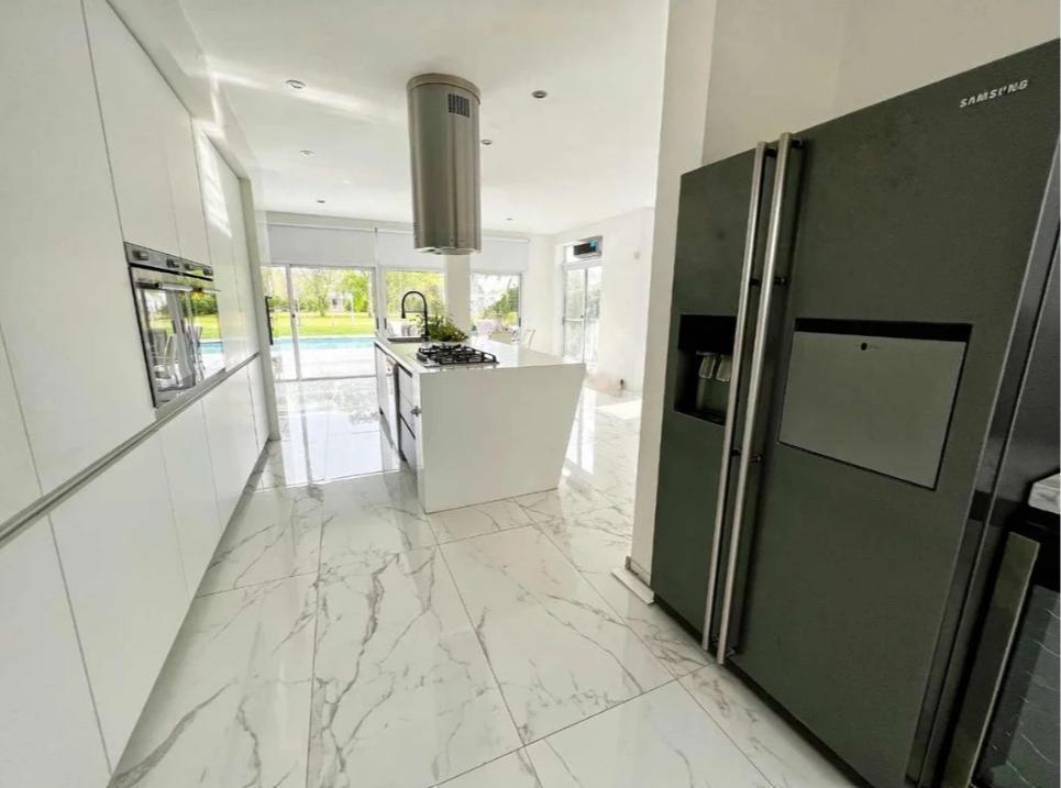 Foto de Excelente casa 3 habitaciones, 3 baños + toilette, piscina y quincho, imagen 2