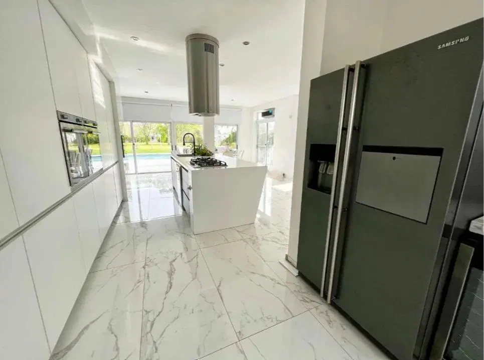 Excelente casa 3 habitaciones, 3 baños + toilette, piscina y quincho - Haras del Sur 2