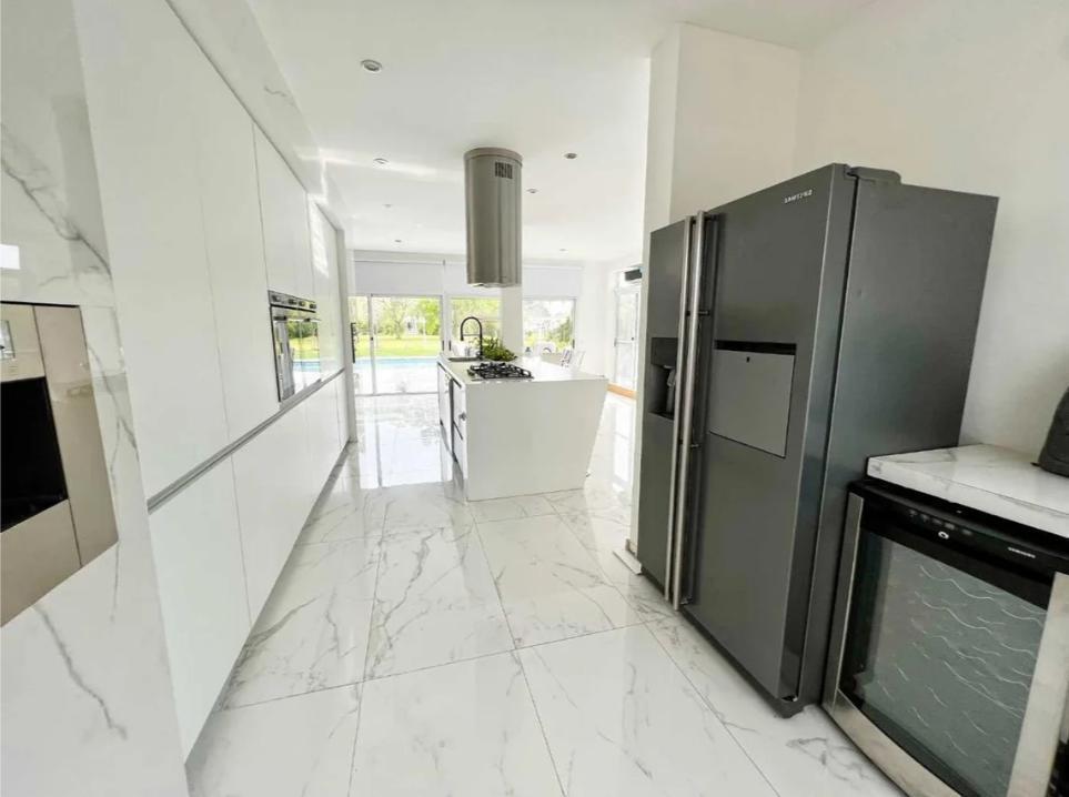 Foto de Excelente casa 3 habitaciones, 3 baños + toilette, piscina y quincho, imagen 5