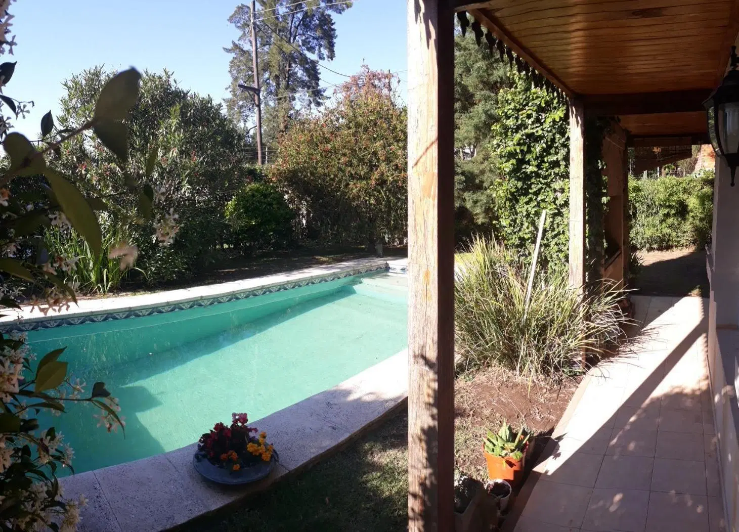 Casa en alquiler - dos dormitorios con pileta - La Candela 1