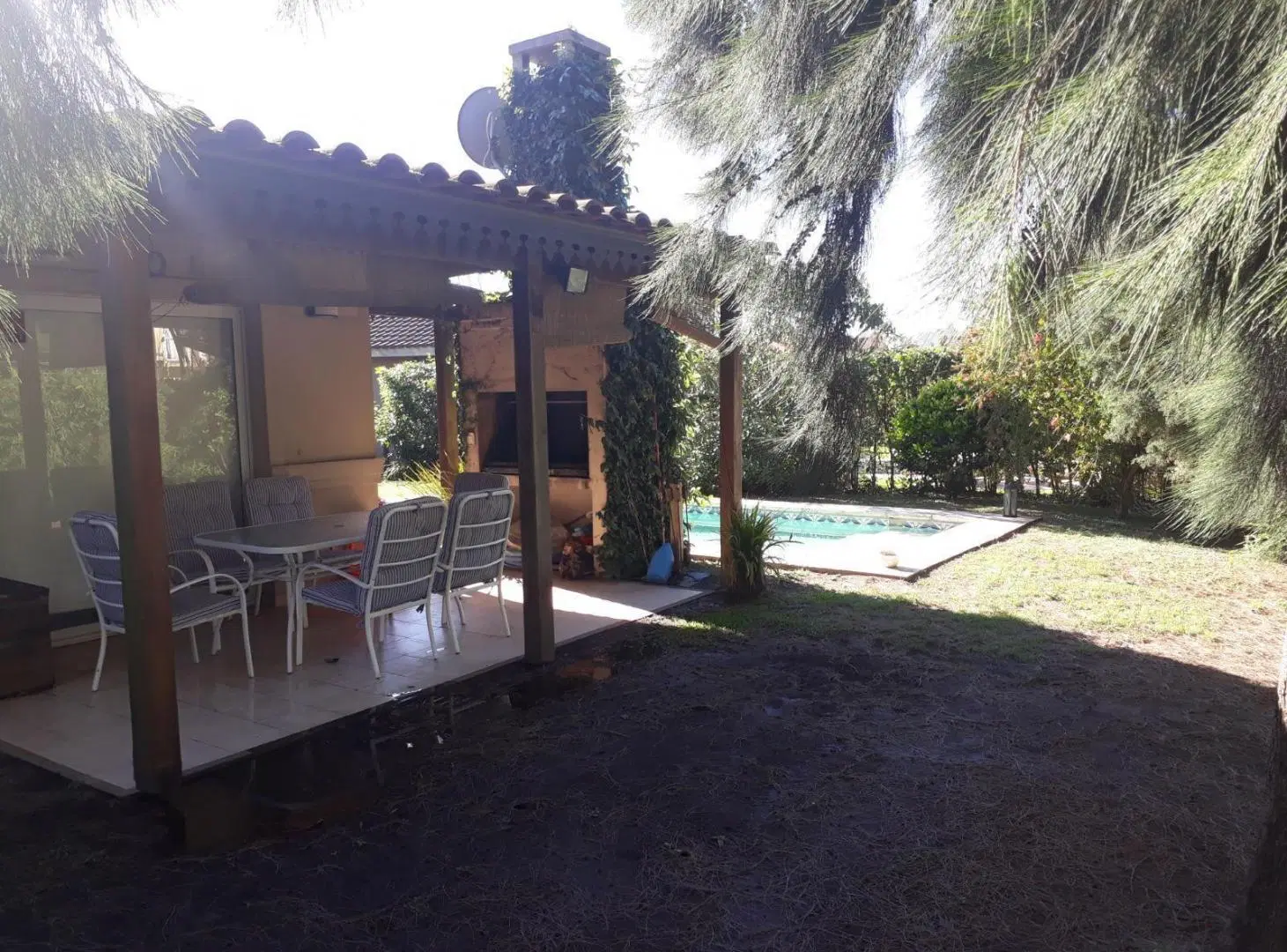 Casa en alquiler - dos dormitorios con pileta - La Candela 5