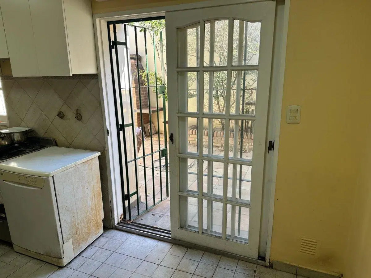 EXCENTE TRIPLEX EN TRES PLANTA EN MUY BUENA ZONA DE LANUS 4
