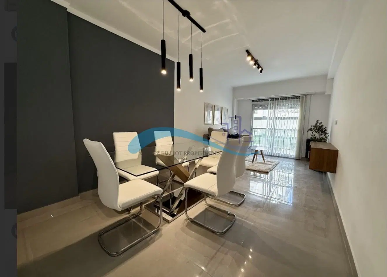 Impecable 3 ambientes a la calle con balcon 2