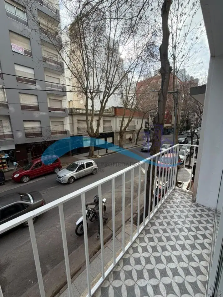 Impecable departamento 3 ambientes a la calle 2