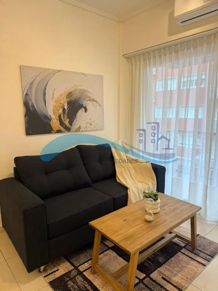 Departamento 2 ambientes C/dependencia y balcon a la calle 4