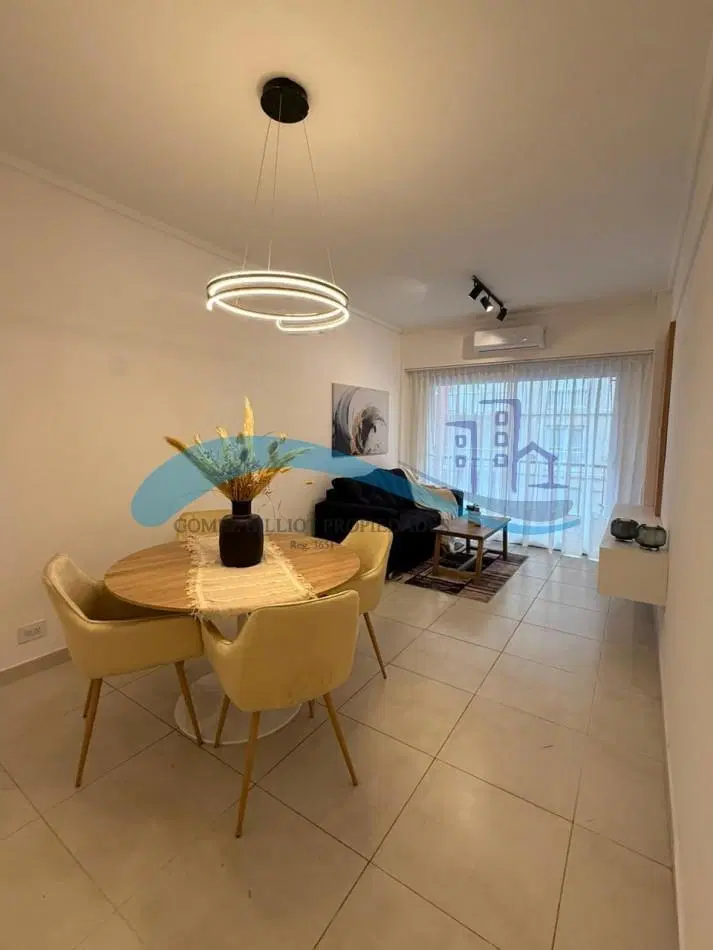 Departamento 2 ambientes C/dependencia y balcon a la calle 2