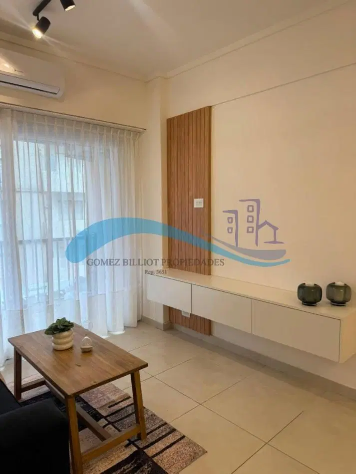 Departamento 2 ambientes C/dependencia y balcon a la calle 8