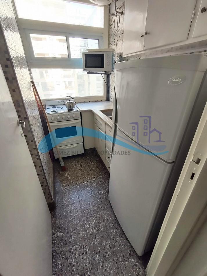 Foto de Alquiler ambiente a la calle con balcon en el centro, imagen 4