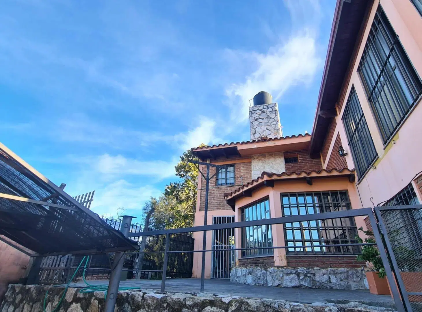 VENTA CASA MAS DEPARTAMENTO EN LA FALDA 2