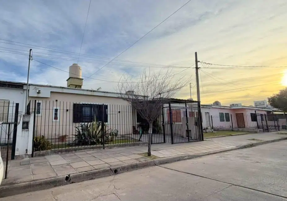 VENTA CASA 3 DORMITORIOS BARRIO LOS GIGANTES 3