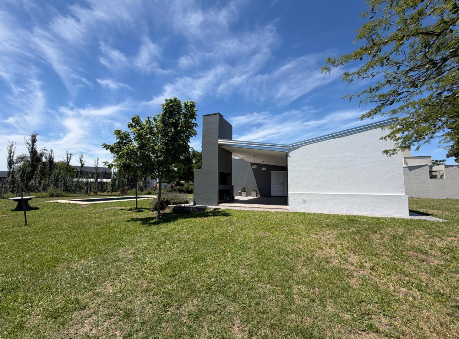 VENTA, HERMOSA Y MODERNA CASA EN VILLA CALIFORNIA